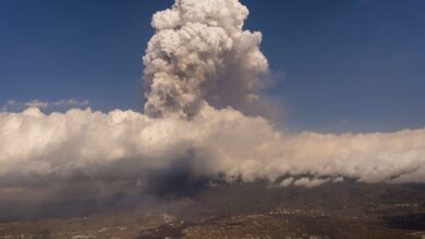 Photo de Les cendres du volcan Cumbre Vieja annulent les vols à La Palma