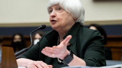 Photo de Yellen dit que l’administration lutte contre l’inflation, admet qu’elle avait tort que c’était “transitoire”