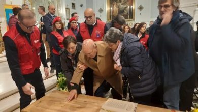 Photo de Biagio Conte, 10 mille aux funérailles à Palerme